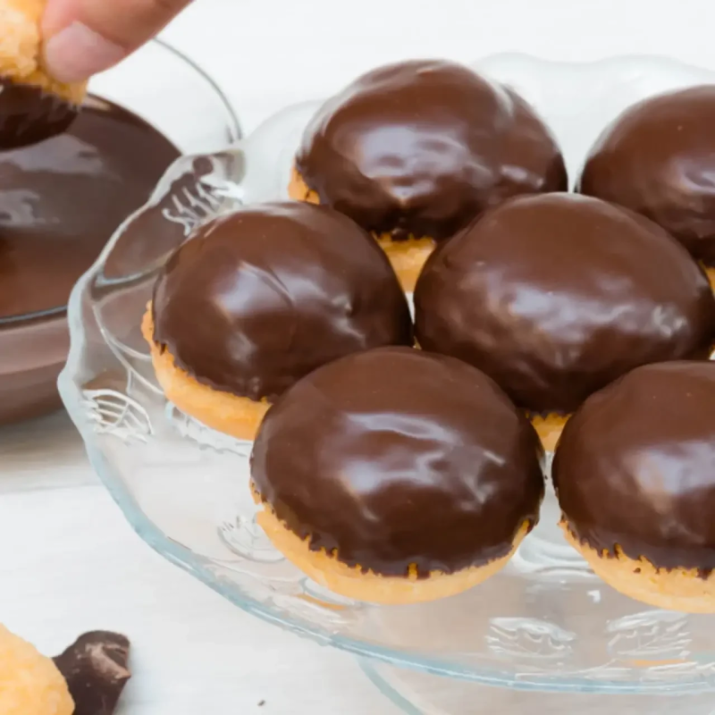 Крем шоколадний для покриття TM IRCA Coverdecor Dark Chocolate 500г. Крем шоколадний для покриття TM IRCA Coverdecor Dark Chocolate 500г.